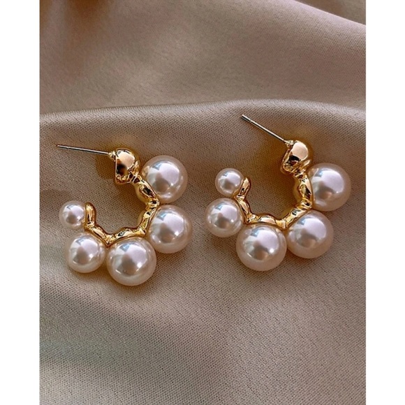Anthropologie Viv Minimalist Classy Pearl Stud Half Hoop Earrings - Picture 2 of 5